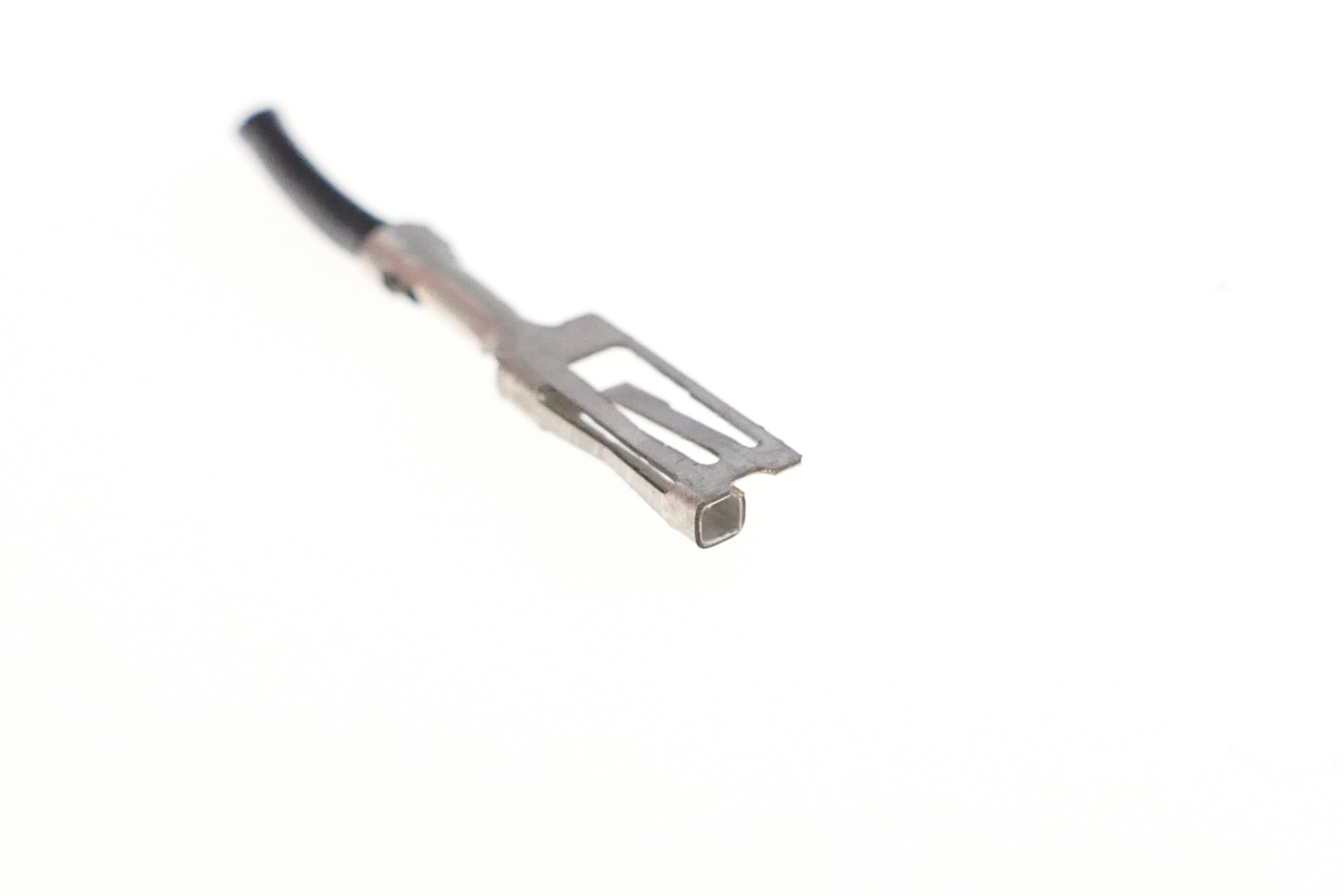 Aptiv Micro-Pack 100 female terminal